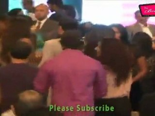 Descargar video: Hrithik Roshan Ignores Journalists At PREDA Fashion Show