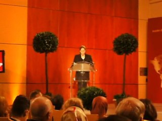 Mme Ingrid Betancourt évoque le sort tragique des "Ashrafiens" et rend hommage à la Résistance iranienne