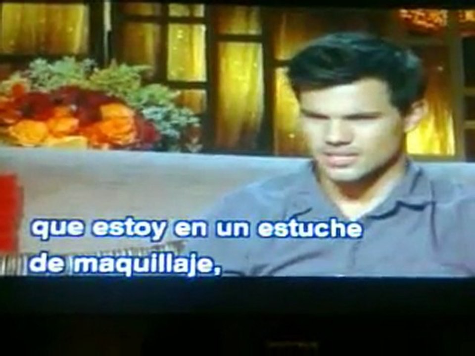 Taylor Lautner  sobre quitarse la camisa en BD