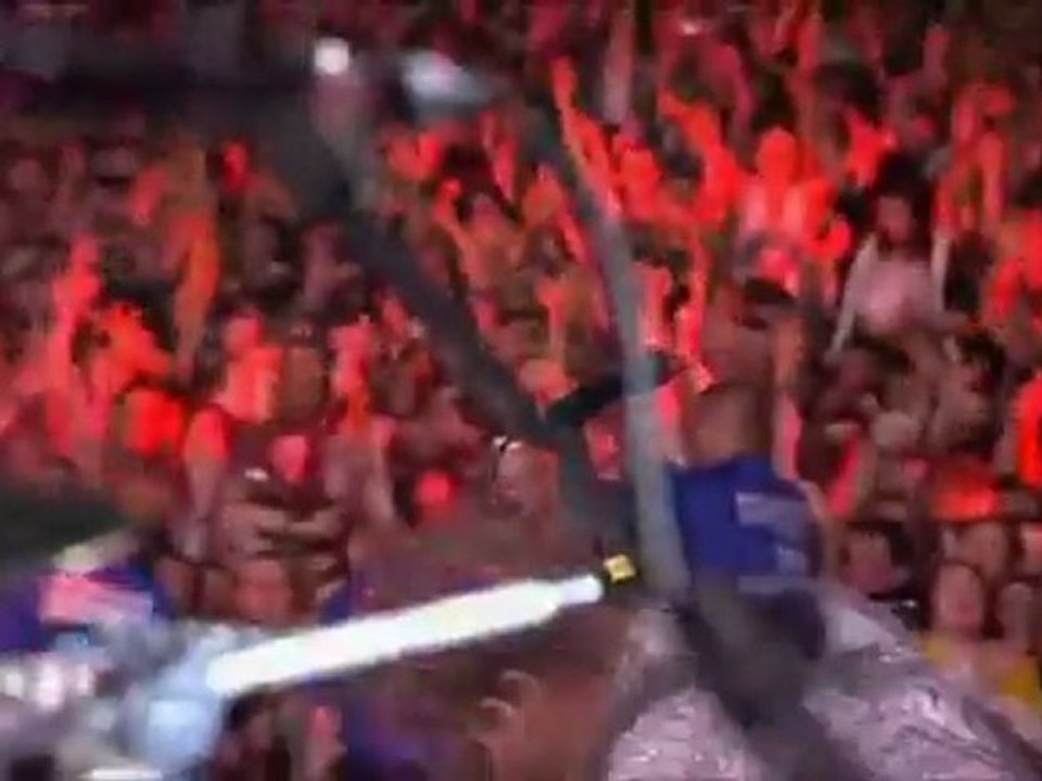 Muse - Uprising (Reading 2011)