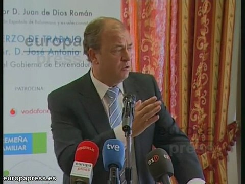 Monago pide fomentar las políticas de autoempleo