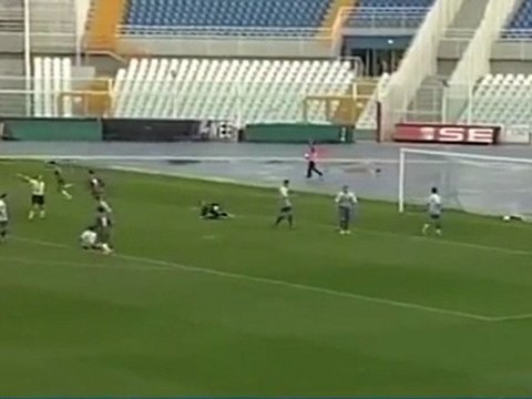 Slalom fantastique, coup du foulard, et but !