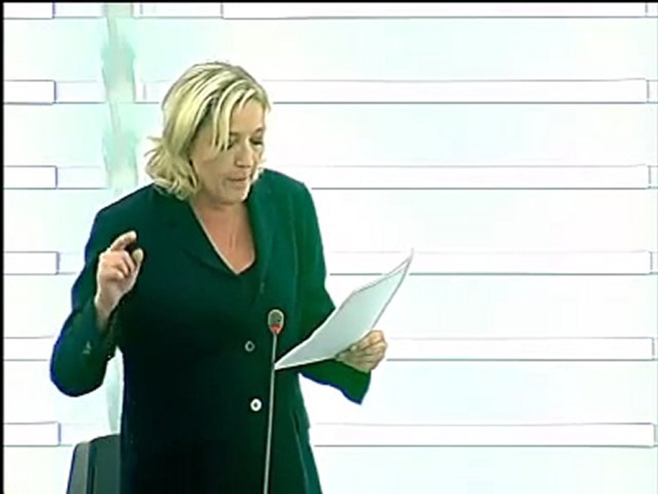 Marine Le Pen au Parlement Européen sur la crise financière, économique et sociale.avi