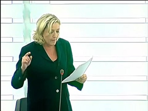 Marine Le Pen au Parlement Européen sur la crise financière, économique et sociale.avi