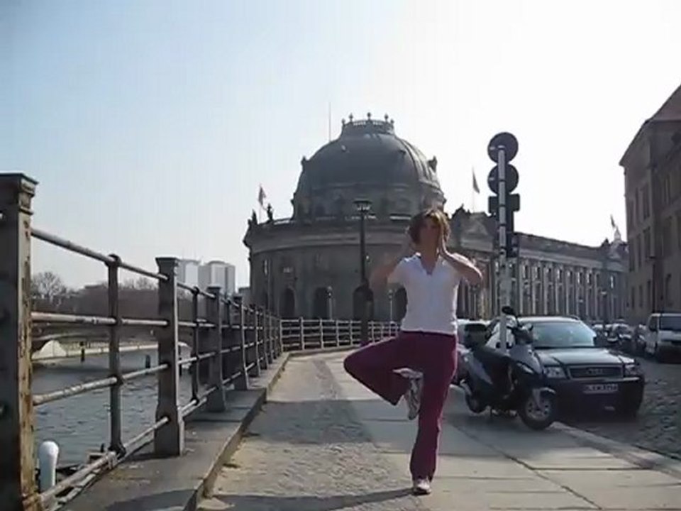 Yoga Baum am Museumsufer Berlin