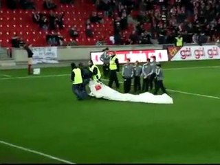 Απίστευτος εισβολέας στο Σλάβια Πράγας-Βικτόρια Πλζεν