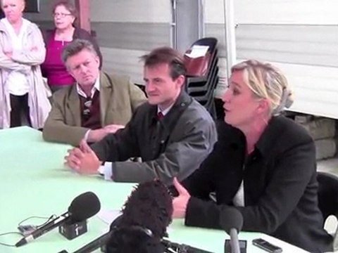 Marine Le Pen à Fosses (95) dialogue avec les agriculteurs