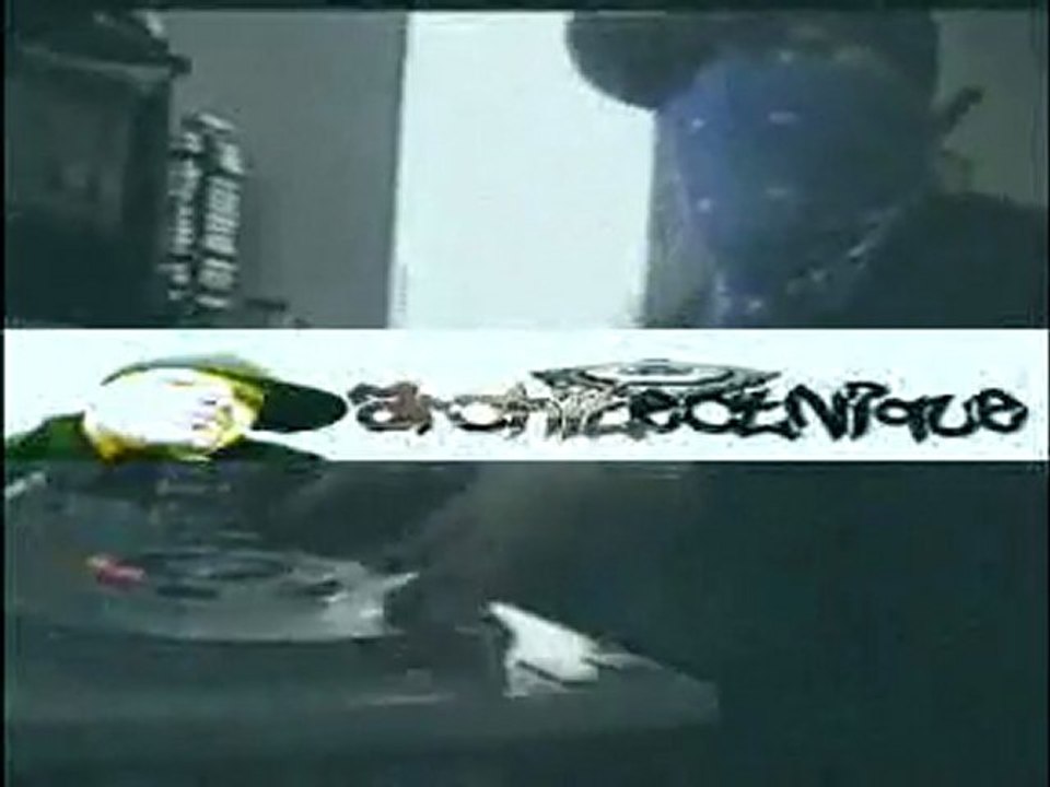 Architectnique the turntablist Scratching (Technics SL-DZ1200-Scratch)