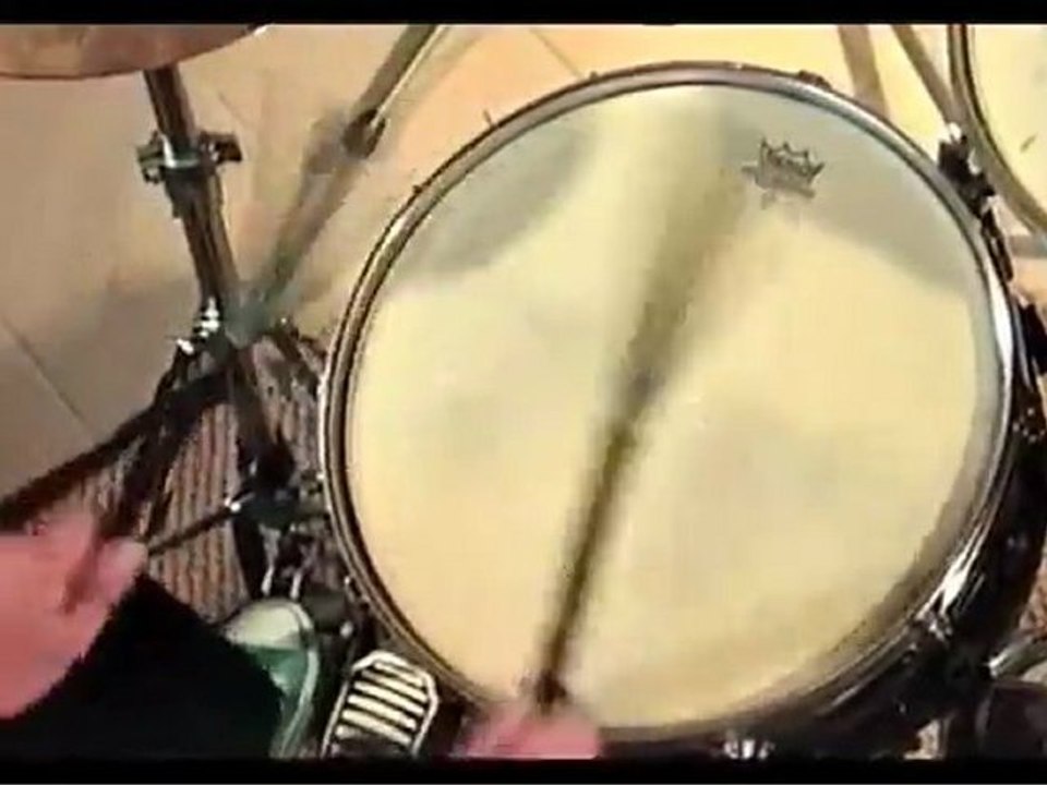 Extrait de Le jeu aux balais à la batterie