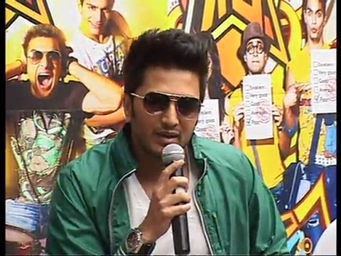 Latest Bollywood News - Ritesh Deshmukh Challenges Ra.One Arjun Rampal?