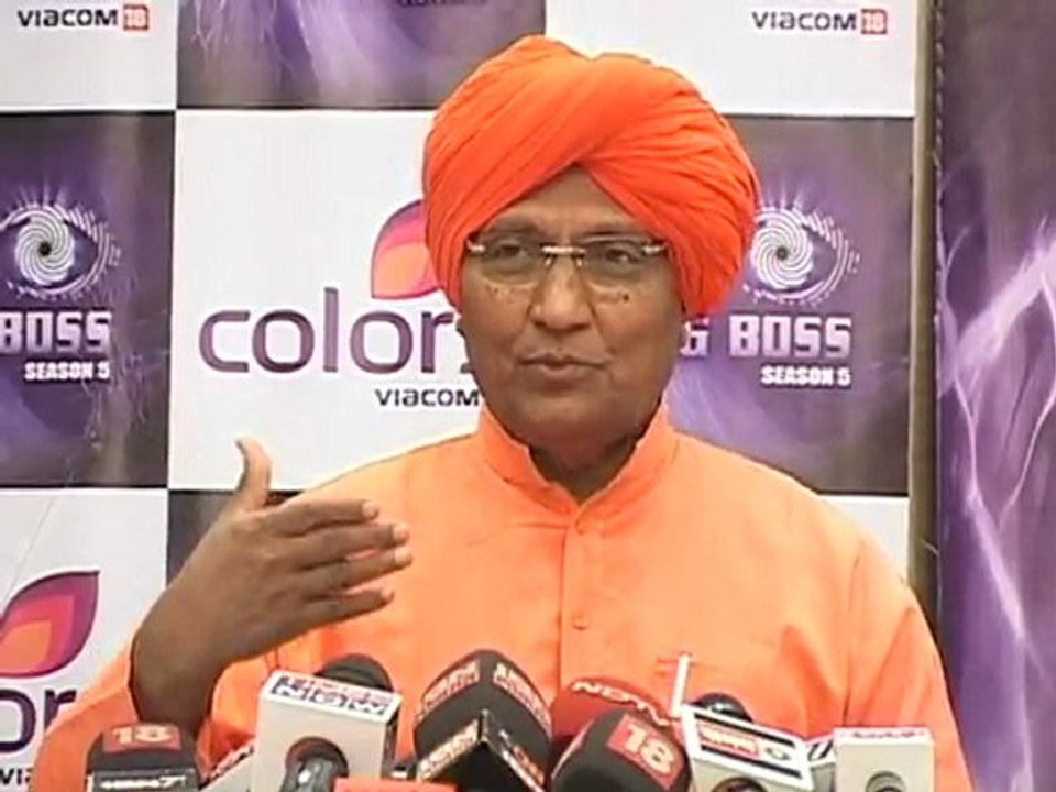 Latest Bollywood News – Bigg Boss 5 Gets A New Guest: Swami Agnivesh