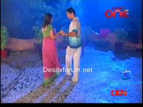 Woh Rehne Wali Mehlon Ki - 9th November 2011 Video part4