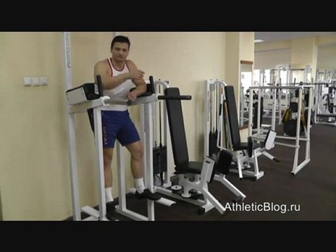 Подъём ног на стойках для пресса. Техника выполнения упражнения.