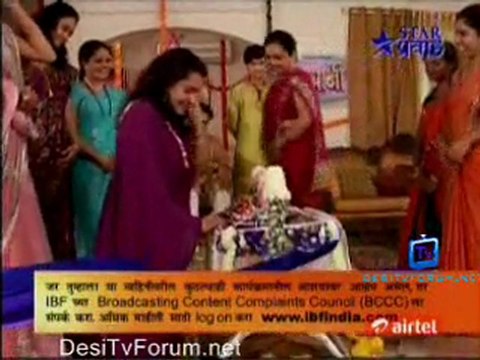 Tujha Vin Sakhya Re - 9th November 2011 Video Watch Online pt2
