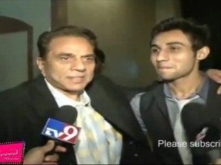 Yesteryear Actor Dharmendra Gives Blessing To Nadeem Lakdawala