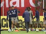 Selección de fútbol de Ecuador rumbo a La Asunción para juego eliminatorio