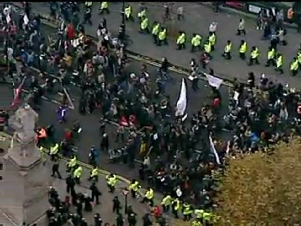 STUDENT MARCH AERIALS: Helicopter footage of London protest