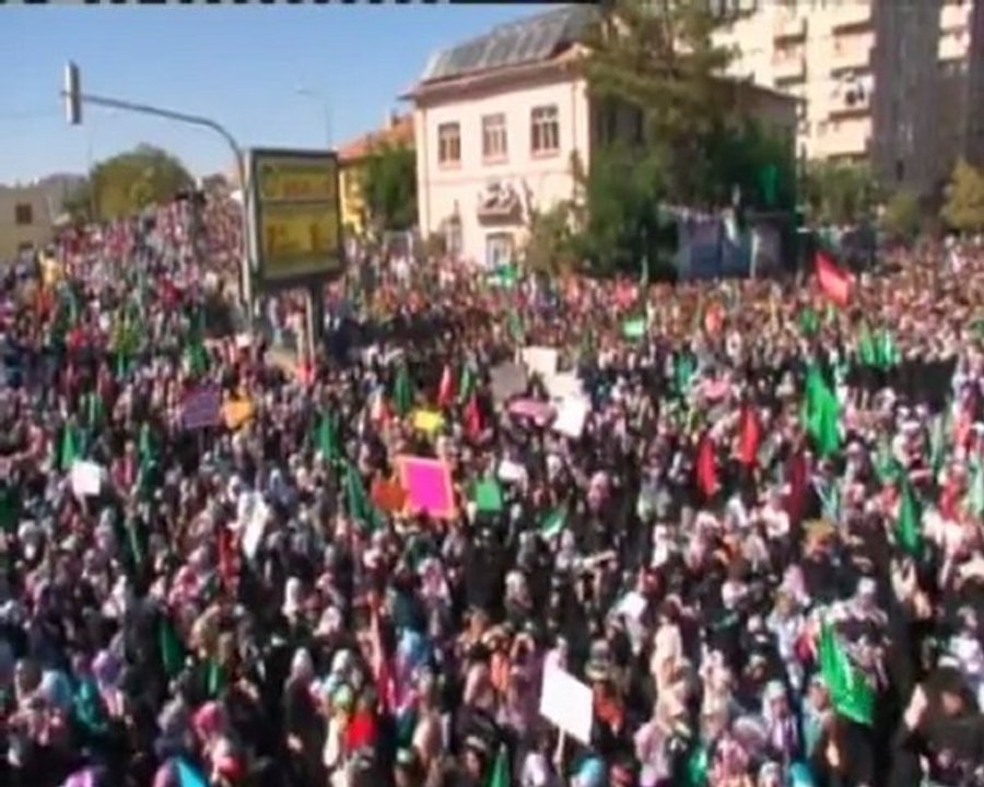 05-bolum-inanca-saygi-basortusune-ozgurluk-mitingi-sabihaatesalpat