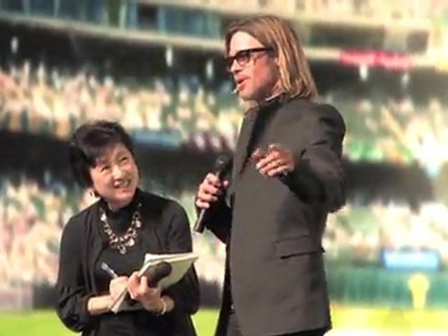 Brad Pitt Promotes 'Moneyball' in Japan