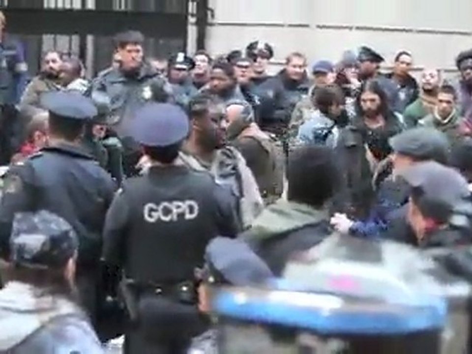 The Dark Knight Rises -  Hardy /  Bale Rehearse a Scene on the NYC Set