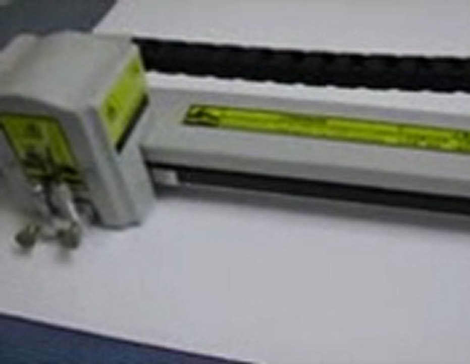 aokecut@163.com clothing paper pattern cutting machine plotter cutter