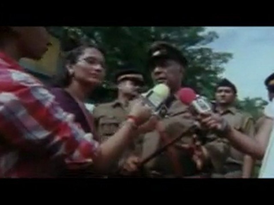 A Comedy Scene From Hum Do Anjaane