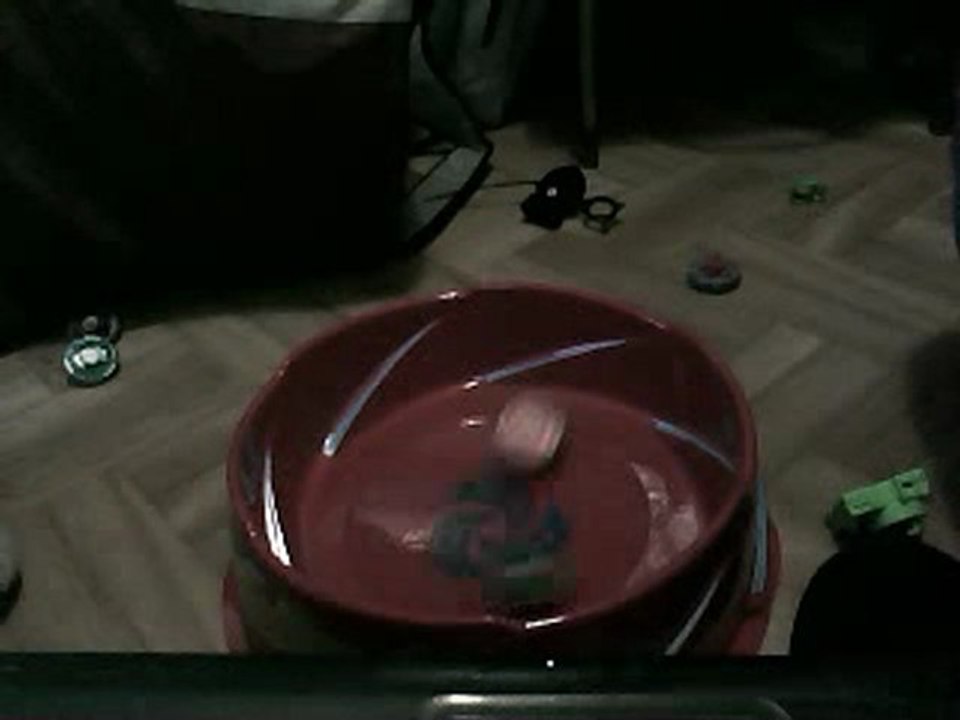 Combat Beyblades !!!!! + Bonus