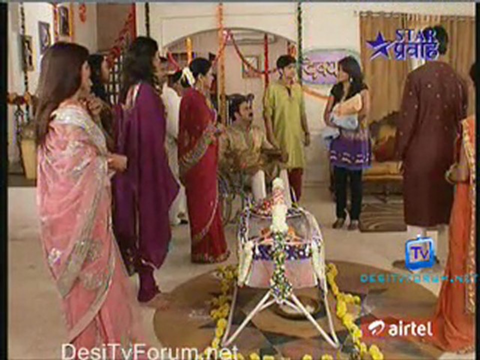 Tujha Vin Sakhya Re - 10th November 2011 Video Watch Online pt1