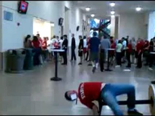 0387 - Grosse Gamelle sur une table