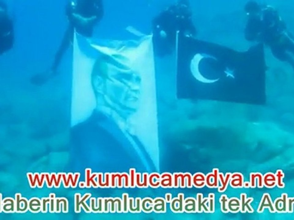 Denizin 40 Metre altında Ata'yı andılar