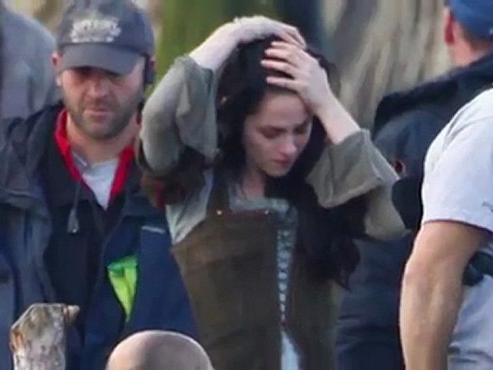 Kristen Stewart Gets Medieval on 'Snow White' Set