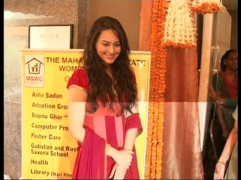 Latest Bollywood News – Sonakshi Sinha Leaves Race 2 For Salman Khan's Dabangg 2!