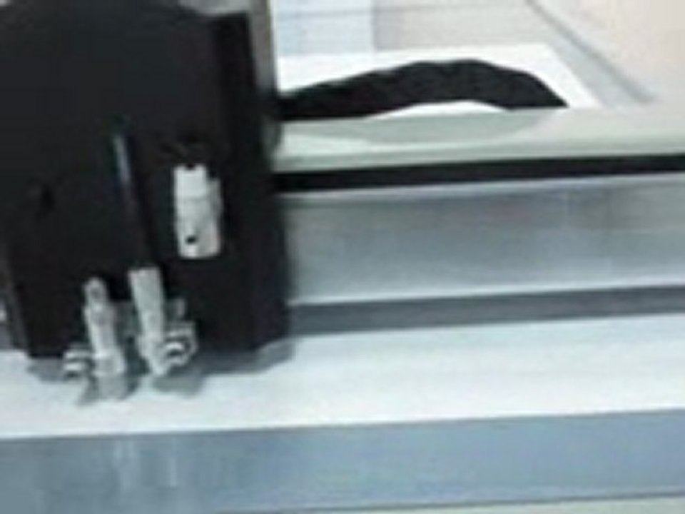 aokecut@163.com underwear paper pattern cutter plotter machine