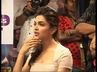Sexy Deepika Padukone Denies having Catfights With Anyone – Latest Bollywood News
