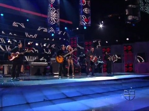 Paulina Rubio & Los Tigures del Norte Golpes En El Corazon