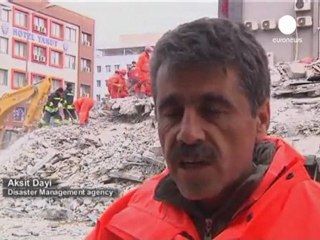 Van'da saatler geçiyor umutlar tükeniyor