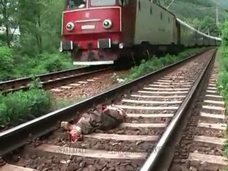 New - Suicidal Remains Left On The Railway Line - Suicide Video