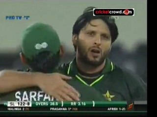 Clinical Pakistan thrash Sri Lanka