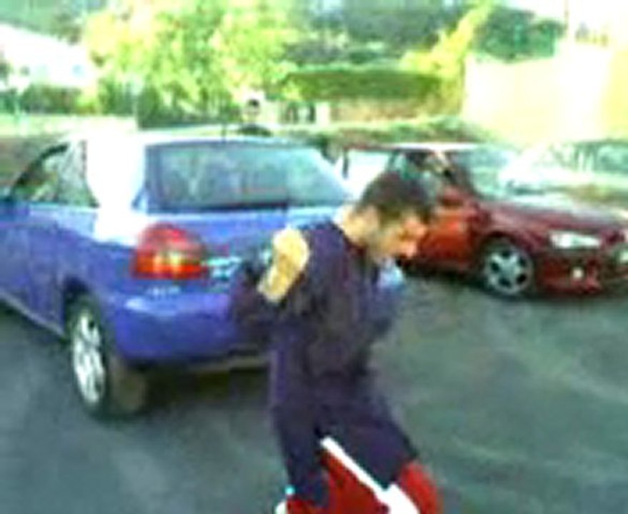 PEUTCH le ninja en jelaba et babouche parquin mairie branoux