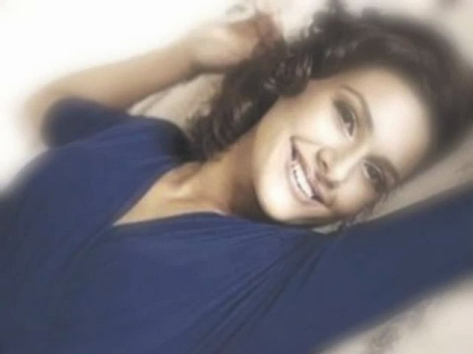 BERGÜZAR KOREL  ♫♥♪ TAHTA EV  ♫♥♪