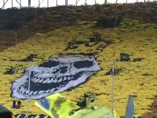 Kορεό οπαδών Ντόρτμουντ με Βόλφσμπουργκ