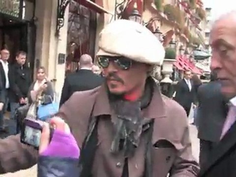 Джонни Депп прибывает в отель Плаза для фотоколла, 8 ноября 2011