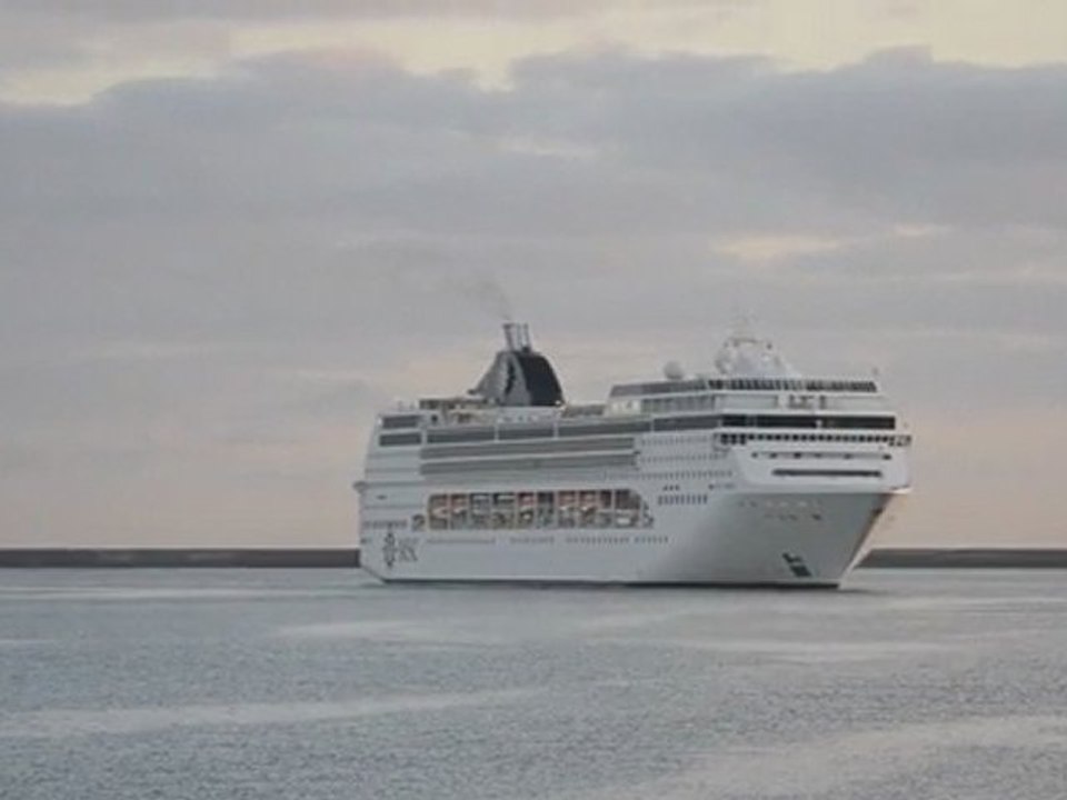 Arrivée du paquebot MSC Opera à Cherbourg le 15 septembre 2011