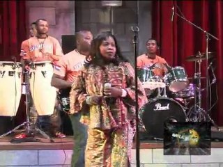 SR. ESTER LADY concert live en hollande. WWW.HOLLANDAISMAKUKA.COM