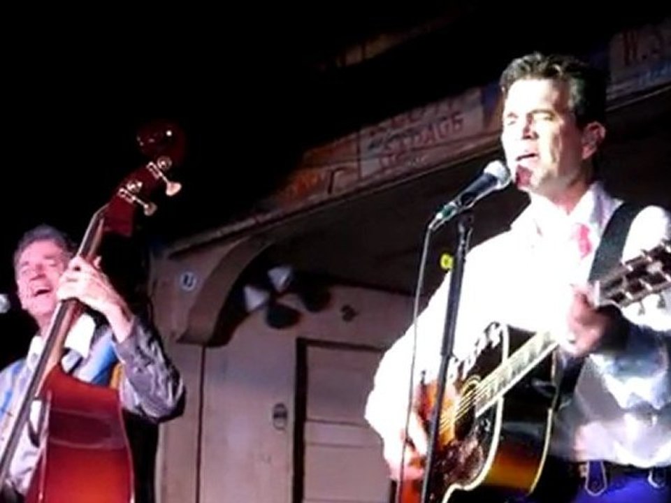 Blue Moon It's Now or Never, Chris Isaak 2011