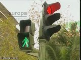 Seis de cada diez peatones en Madrid cruzan en rojo