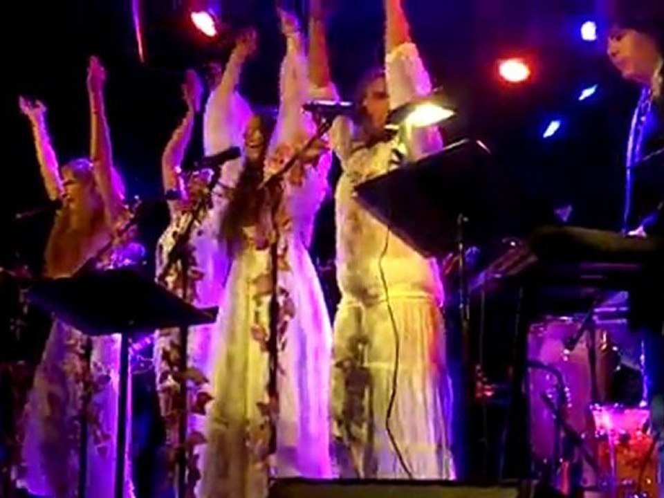 Losers Lounge Chorus - Wuthering Heights - Losers Lounge Tribute to Kate Bush