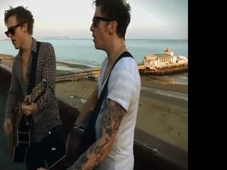 Falling in Love - Acoustic Version 🎶