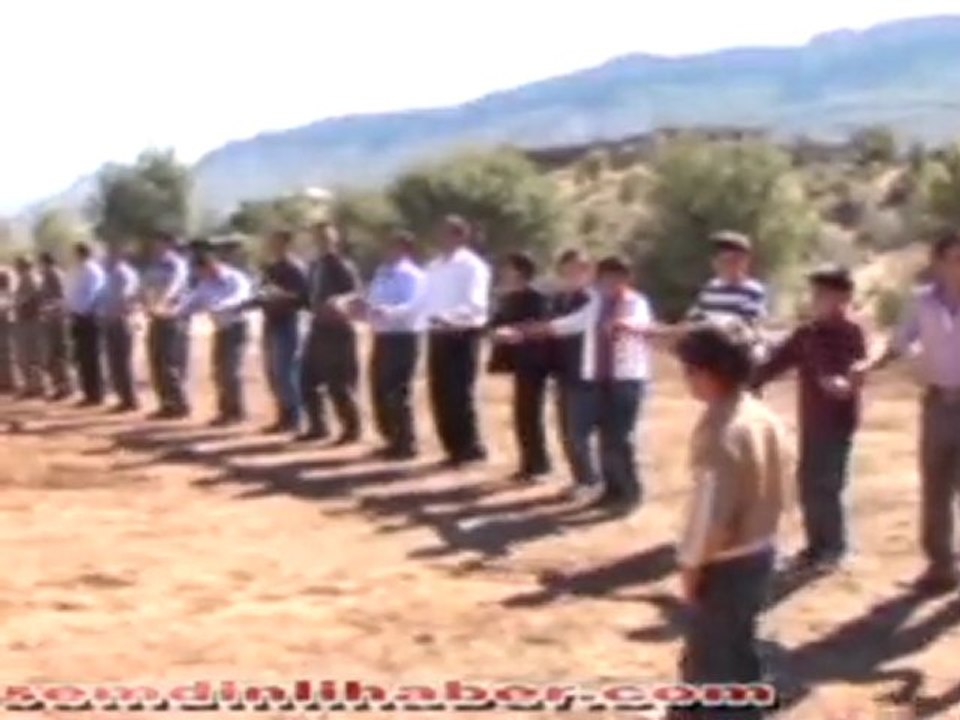 derecikte görkemli bir düğün