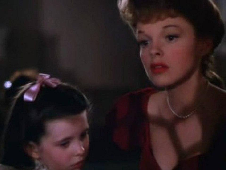 Have Yourself A Mery Little Christmas ~  Judy Garland (Meet Me in St. Louis (1944)